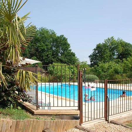 Village De Gites Le Chatenet Thonac Exterior photo