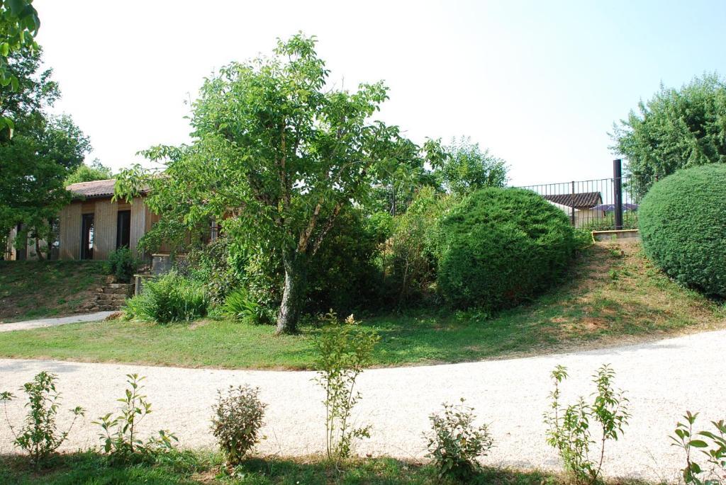 Village De Gites Le Chatenet Thonac Exterior photo