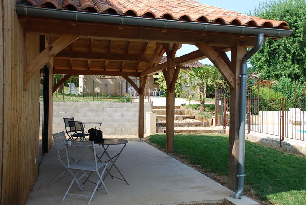 Village De Gites Le Chatenet Thonac Exterior photo